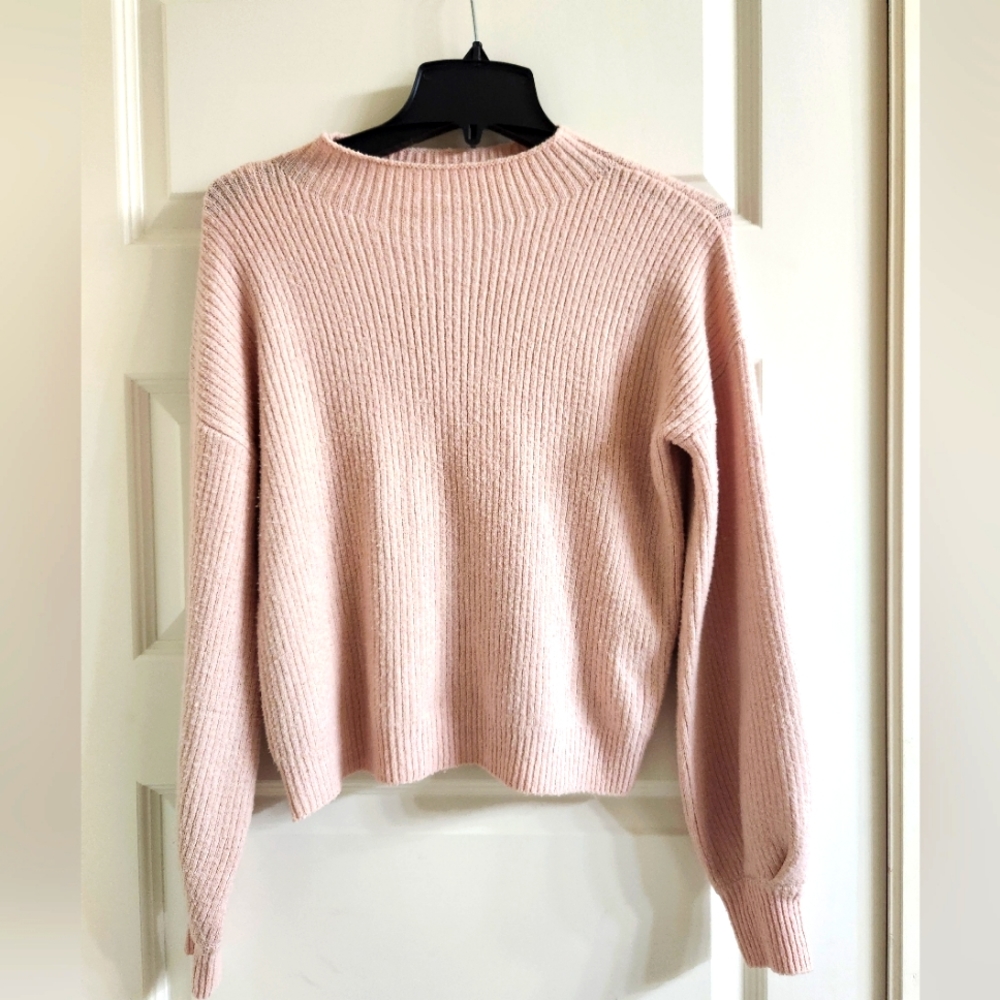 Soft Pink slight mock neck sweater. Super comfortable. Worn 1x. Size Small